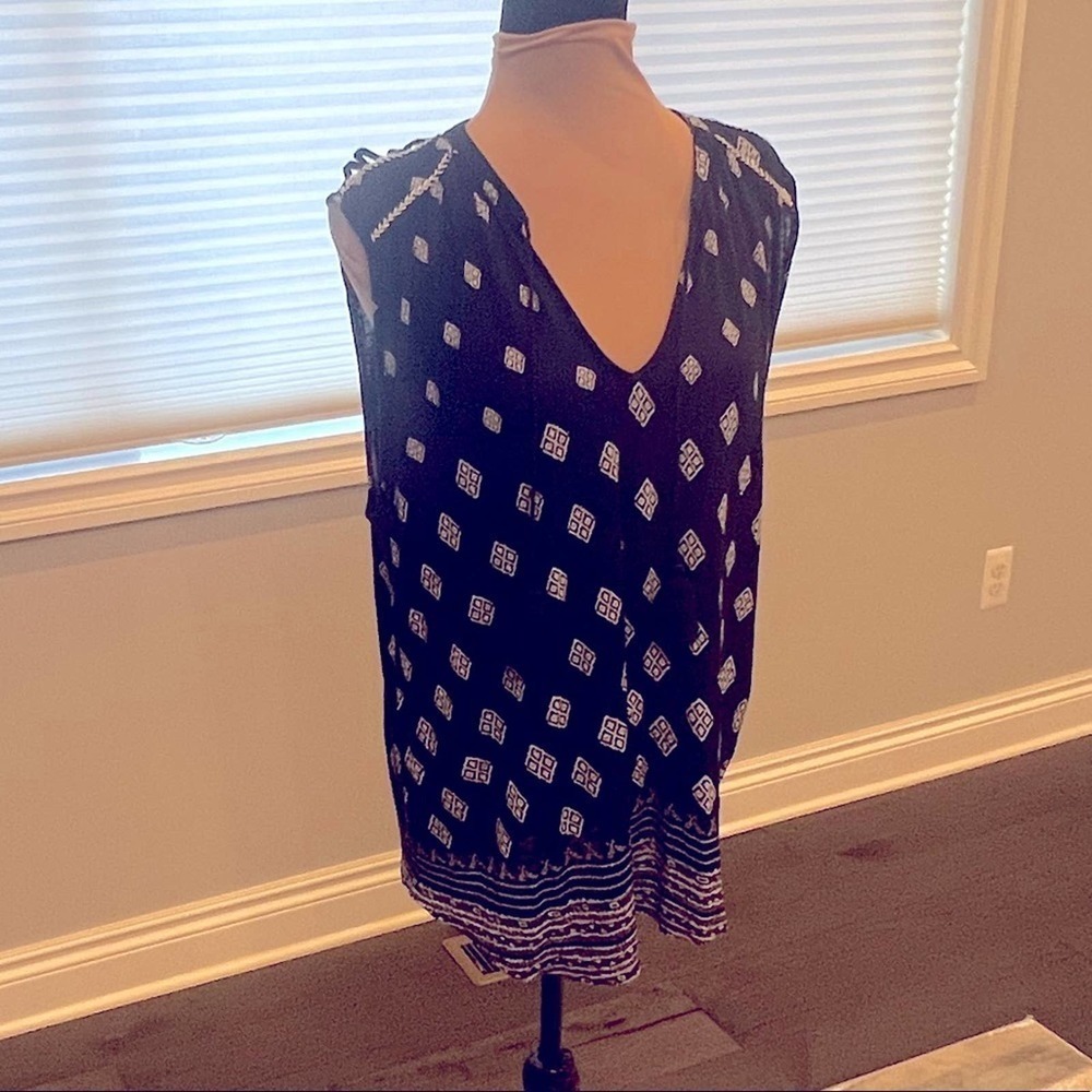 Lucky Brand Diamond Print Sleeveless Top - Picture 5 of 9